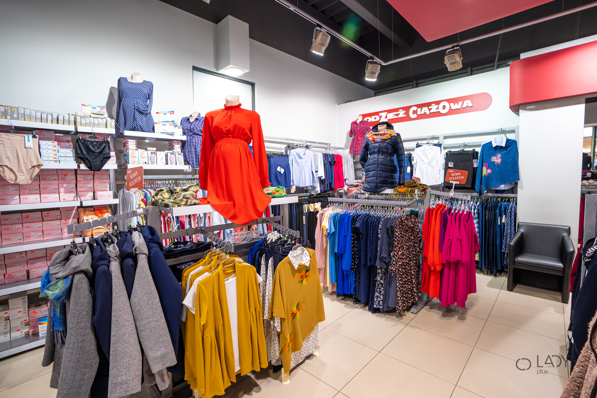 Boutique sieviešu apģērbu veikals plus izmēra grūtnieču apģērbi