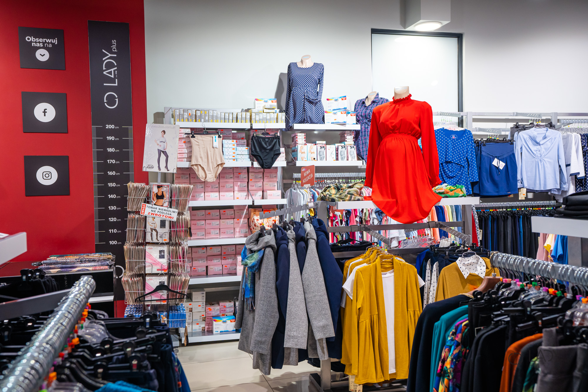 Boutique sieviešu apģērbu veikals plus izmēra grūtnieču apģērbi